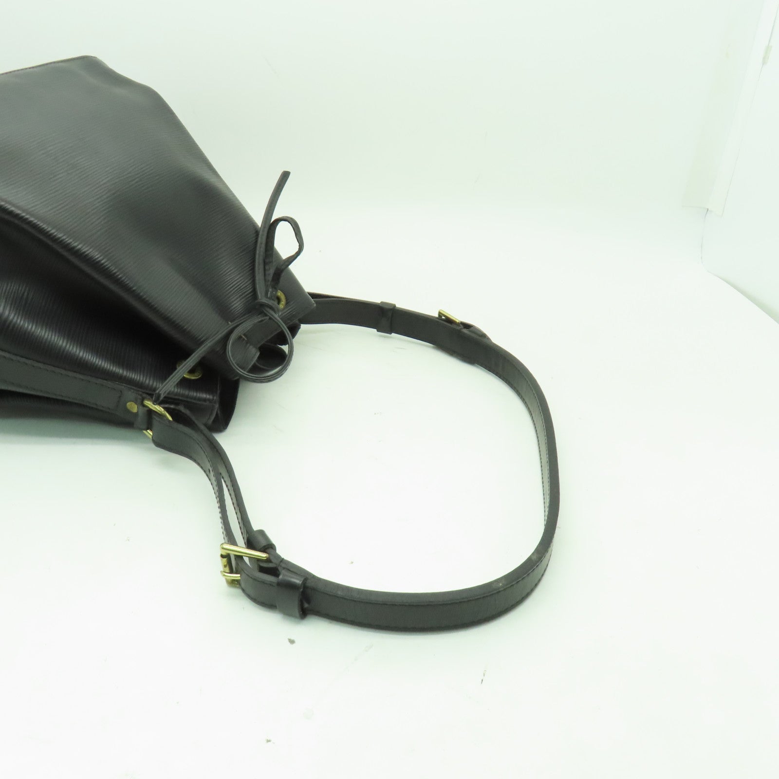 LOUIS VUITTON Epi Petit Noe MM金扣肩背袋黑色