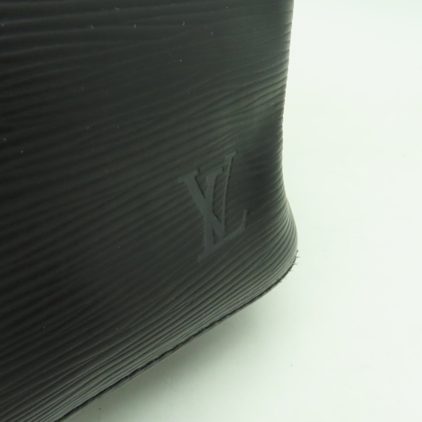 LOUIS VUITTON Epi Petit Noe MM金扣肩背袋黑色
