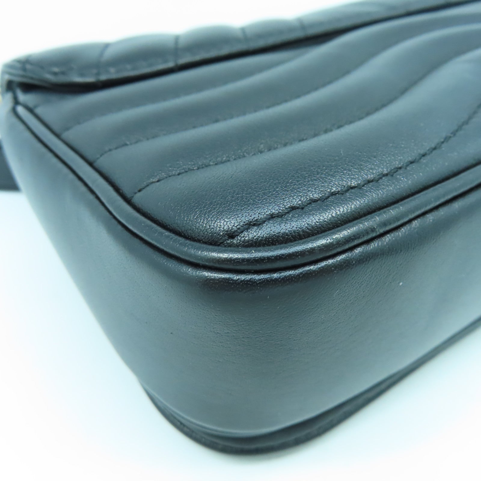 LOUIS VUITTON 牛皮皮革New Wave PM金扣鏈帶肩背袋黑色