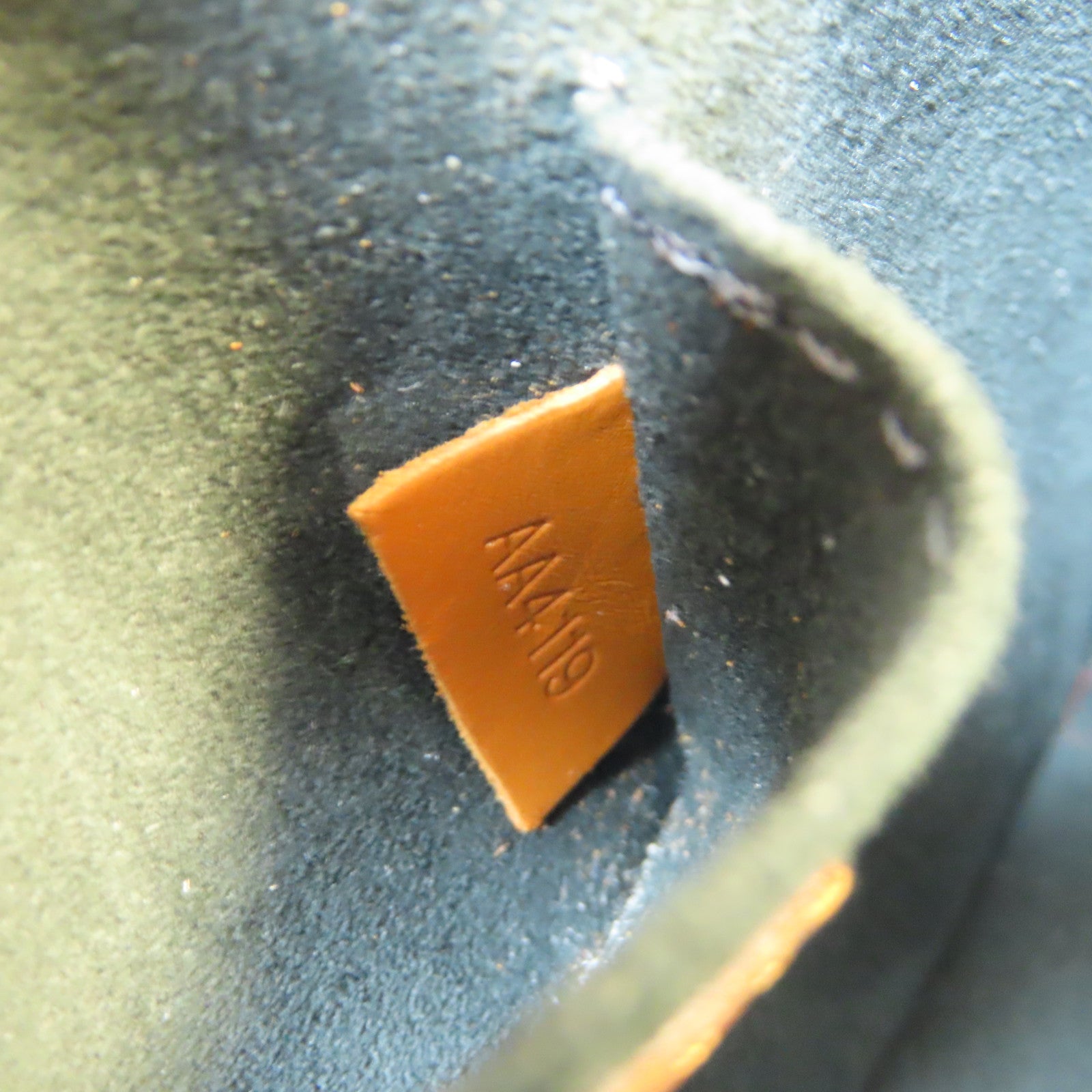 LOUIS VUITTON Monogram Reverse Mini Dauphino金扣肩背袋啡色