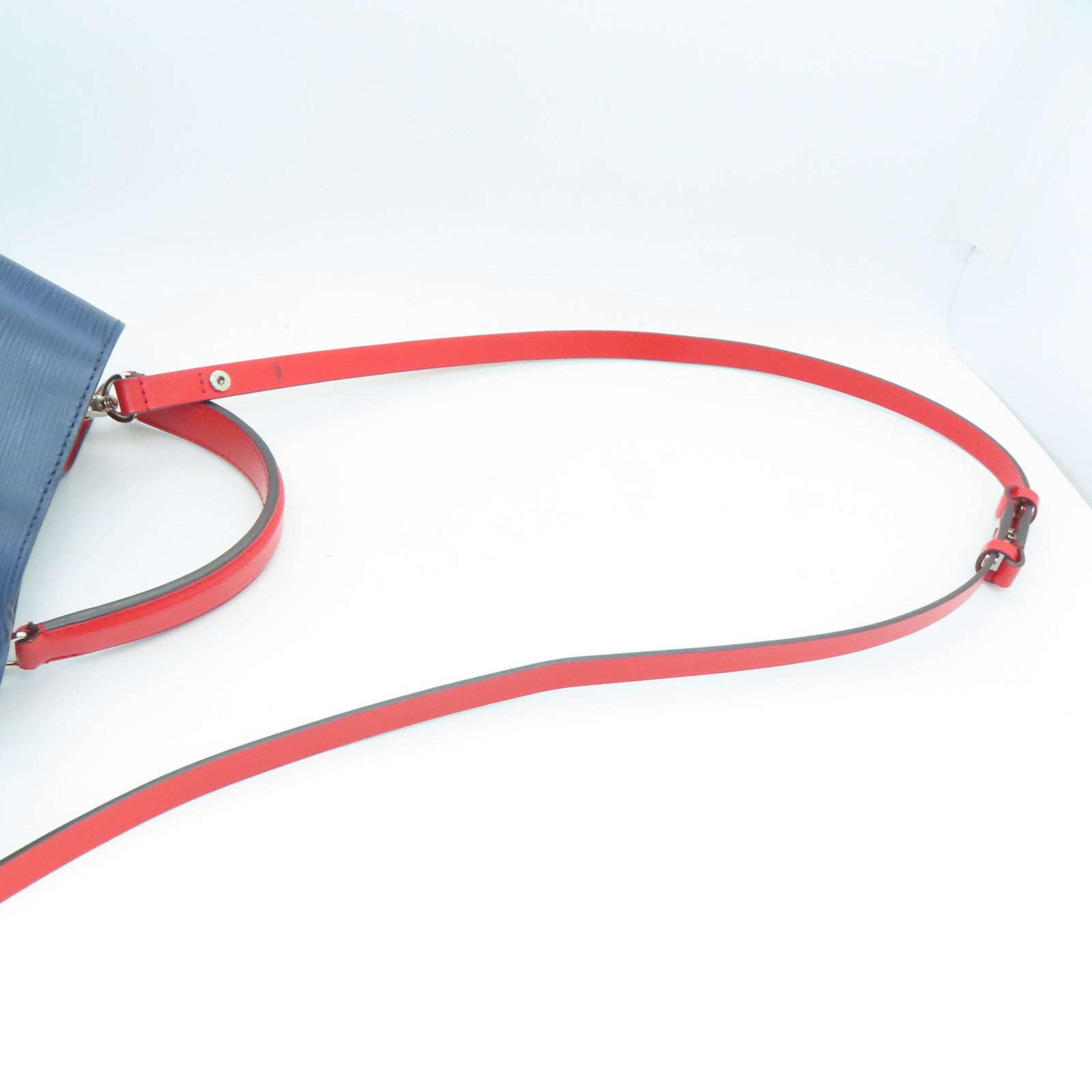 LOUIS VUITTON Epi Neo Noe MM silver buckle handle shoulder bag dual-use blue