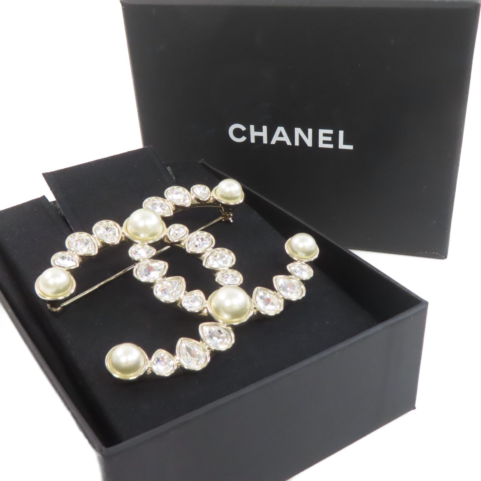 CHANEL 金屬/仿珍珠CC Brooch胸針珍珠色/金色