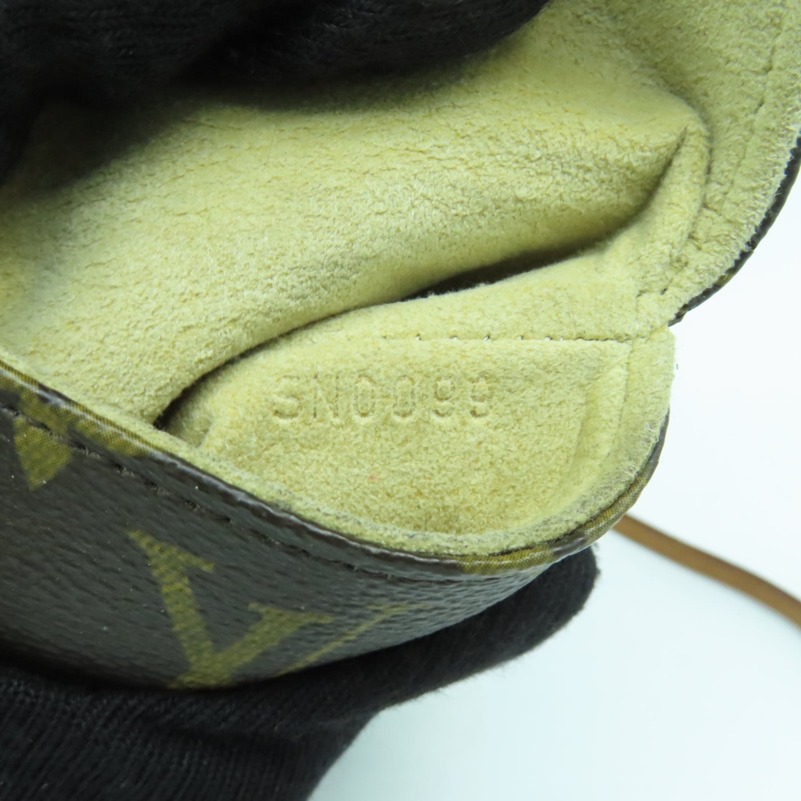 LOUIS VUITTON Monogram Case金扣手拿包啡色