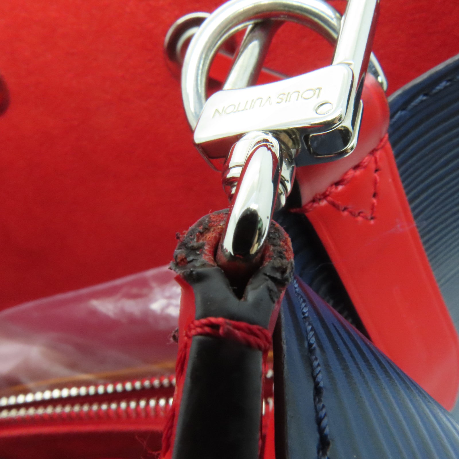 LOUIS VUITTON Epi Neo Noe MM silver buckle handle shoulder bag dual-use blue