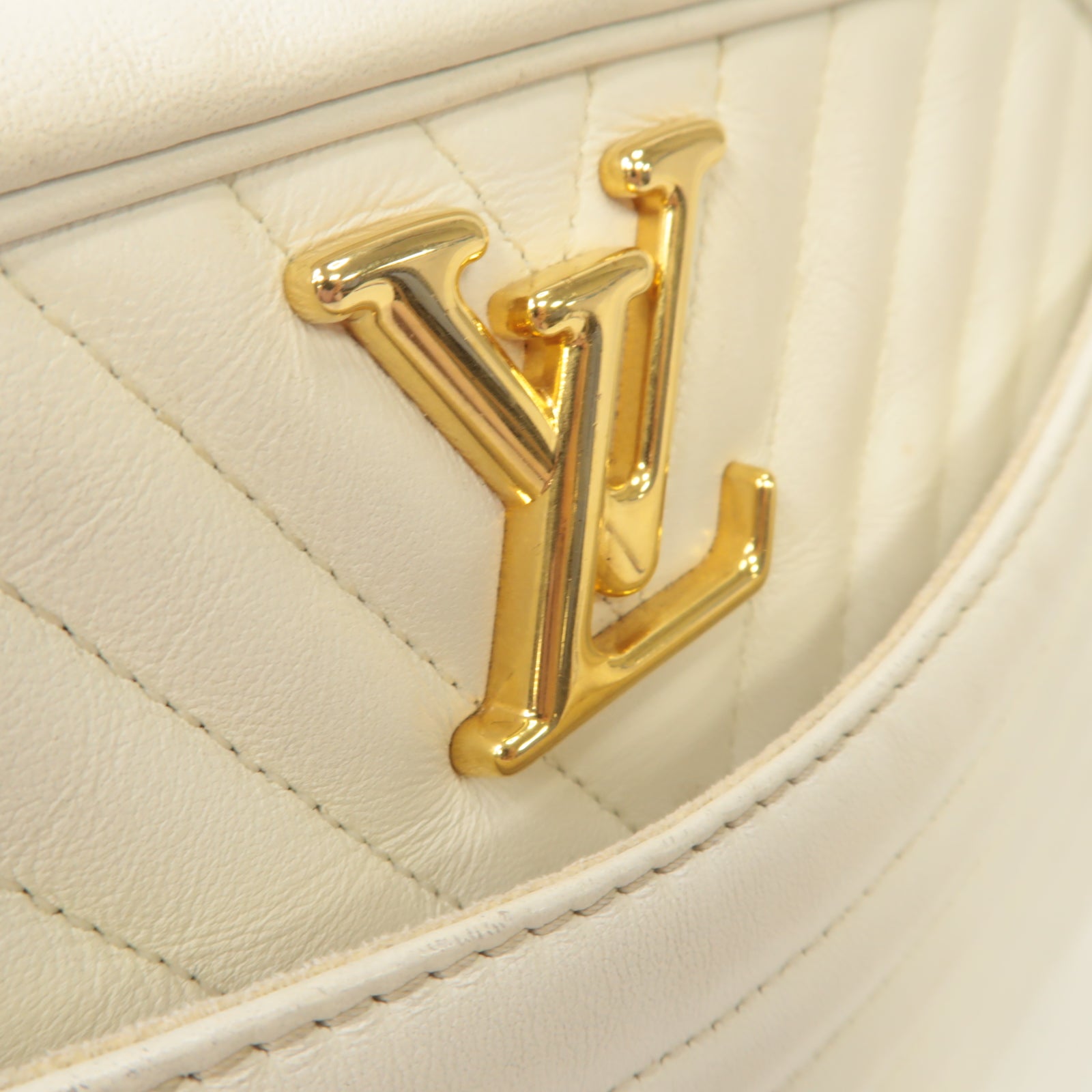LOUIS VUITTON 牛皮皮革New Wave Camera Bag金扣鏈帶肩背袋白色