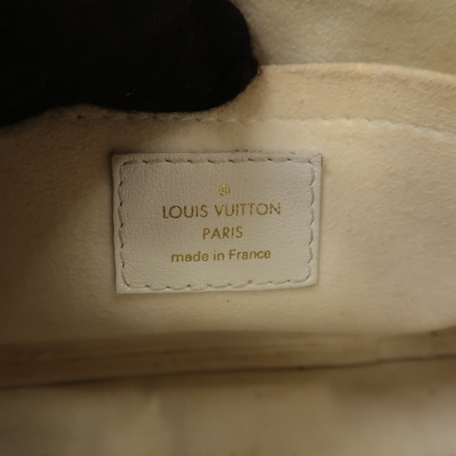 LOUIS VUITTON 牛皮皮革New Wave Camera Bag金扣鏈帶肩背袋白色