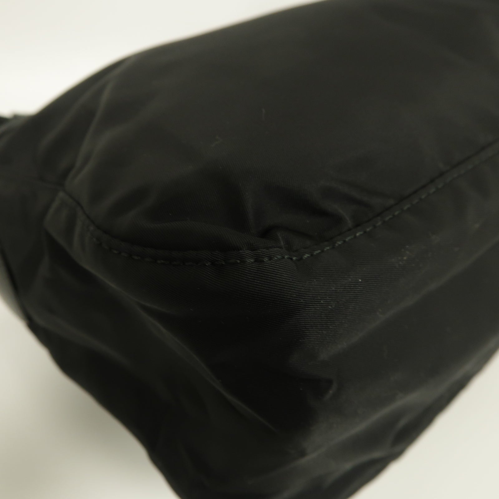 PRADA 尼龍Re-Nylon Shoulder Bag銀扣肩背袋黒色