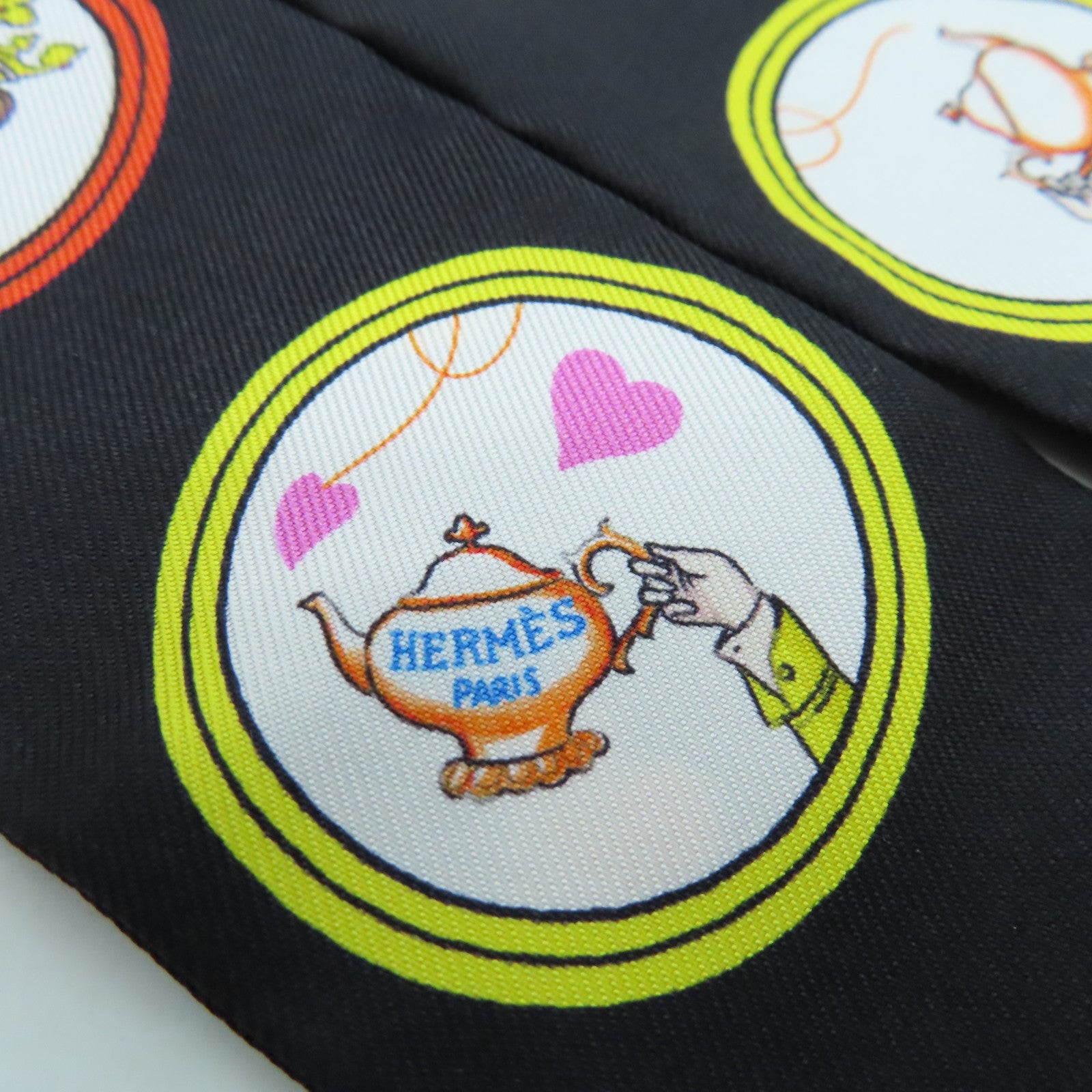 HERMES 絲質Twilly絲巾黑色彩色
