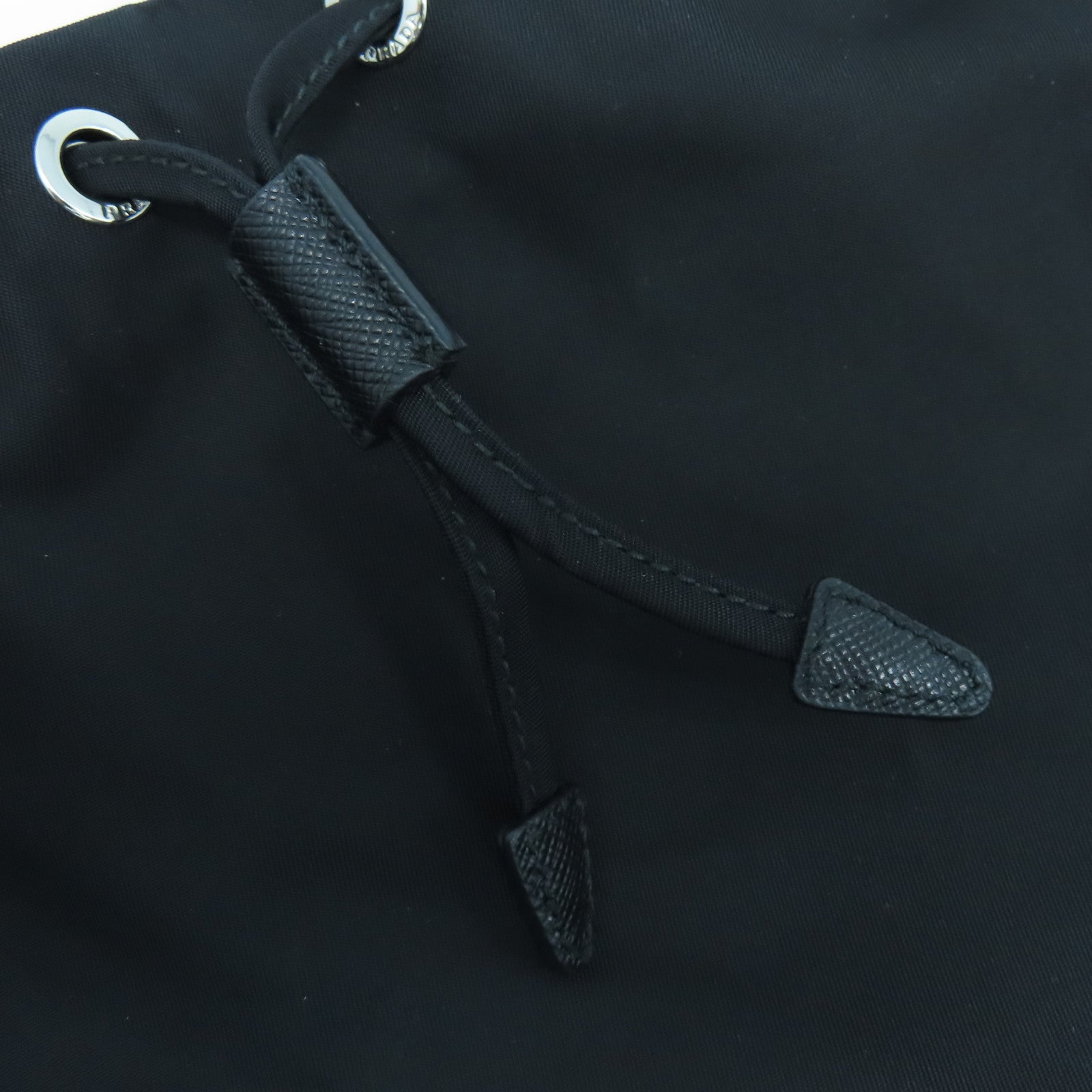 PRADA 尼龙Handbag银扣手挽袋黑色