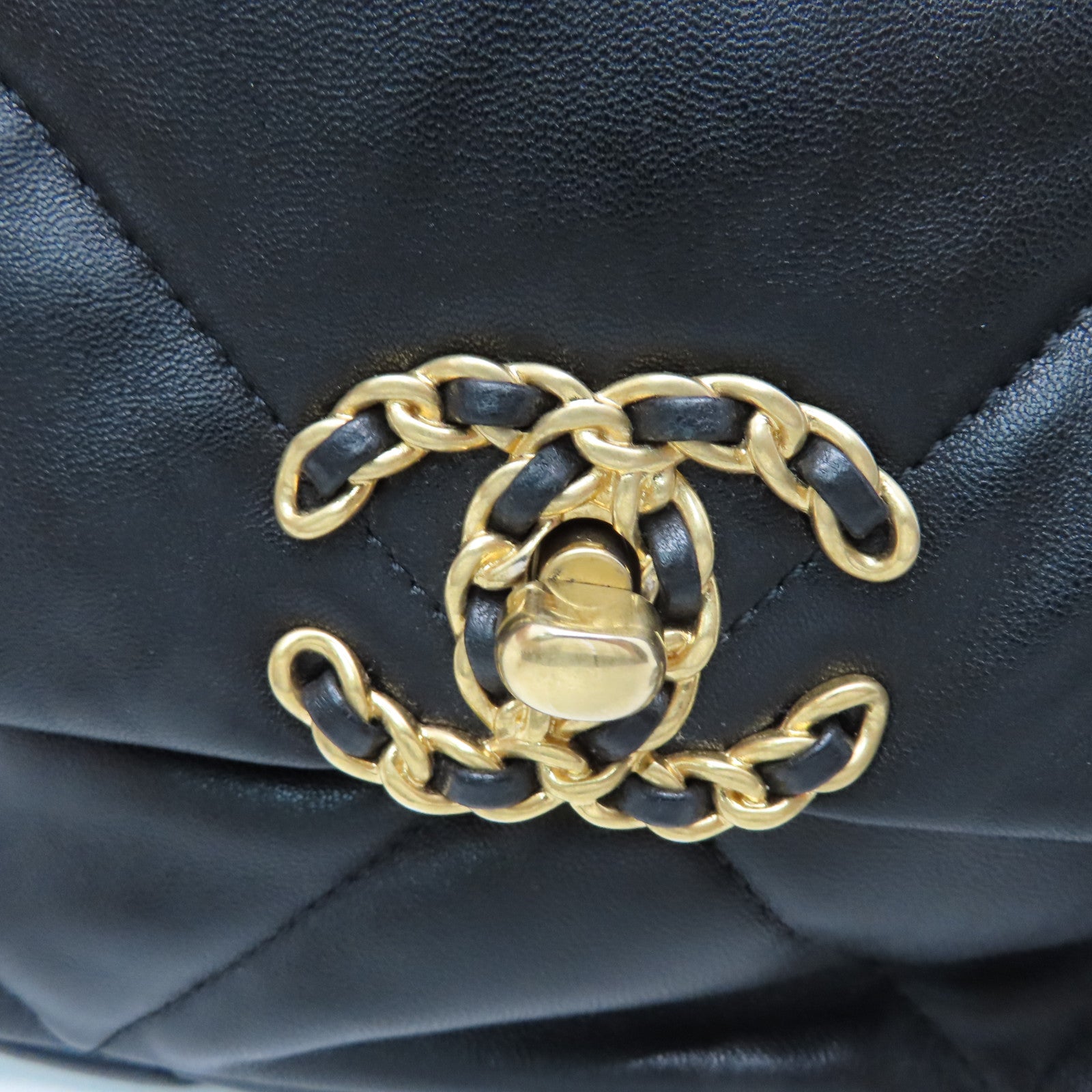 CHANEL rhombic sheepskin leather Chanel 19 Small gold buckle chain shoulder bag black