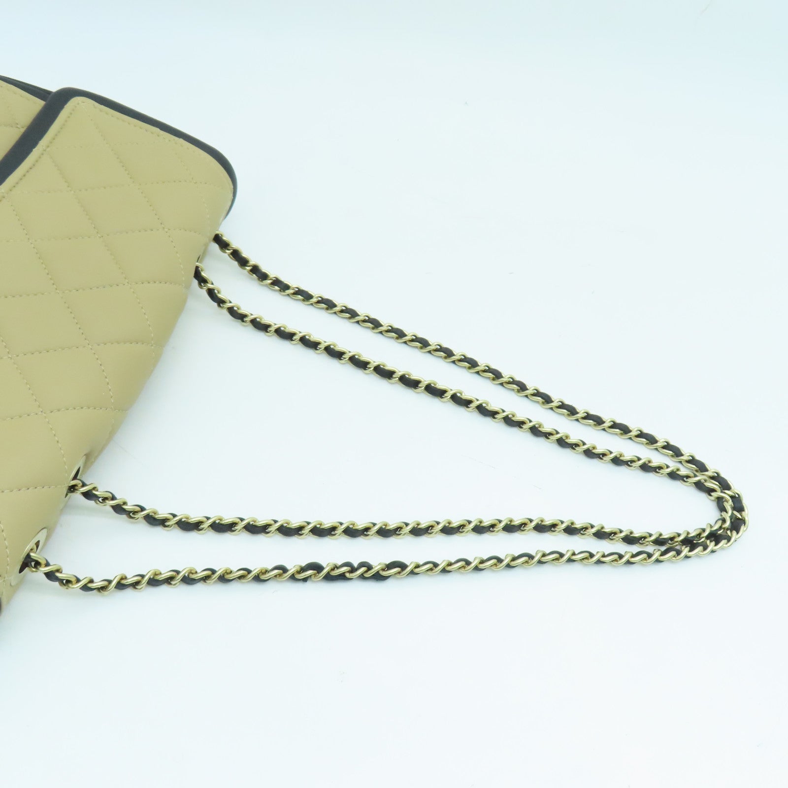CHANEL 菱格牛皮皮革Chain Shoulder金扣链带肩背袋黑色/米色