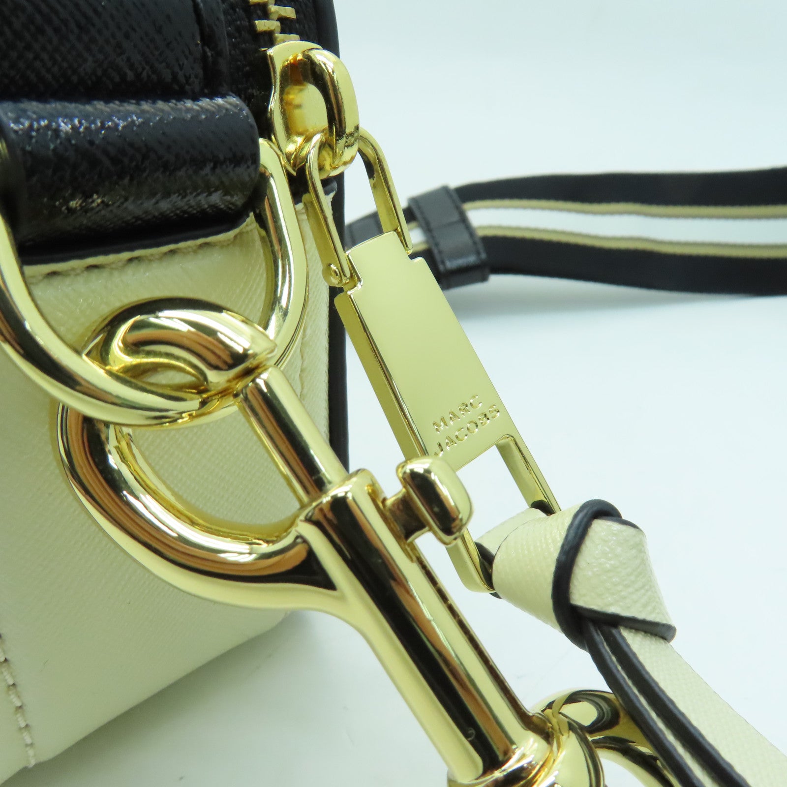 MARC JACOBS PVC Shoulder Bag金扣鏈帶肩背袋米白色/累色