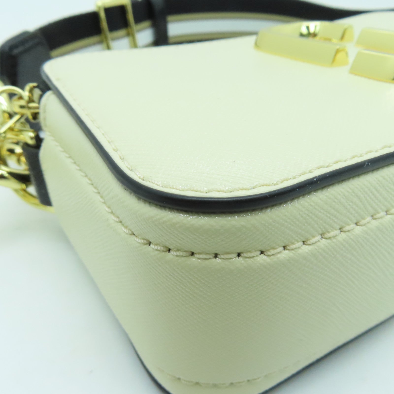 MARC JACOBS PVC Shoulder Bag金扣鏈帶肩背袋米白色/累色