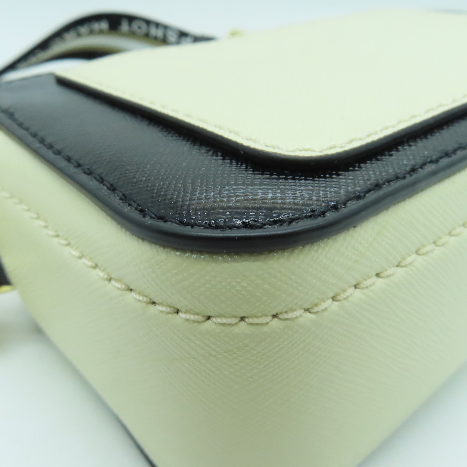 MARC JACOBS PVC Shoulder Bag金扣鏈帶肩背袋米白色/累色