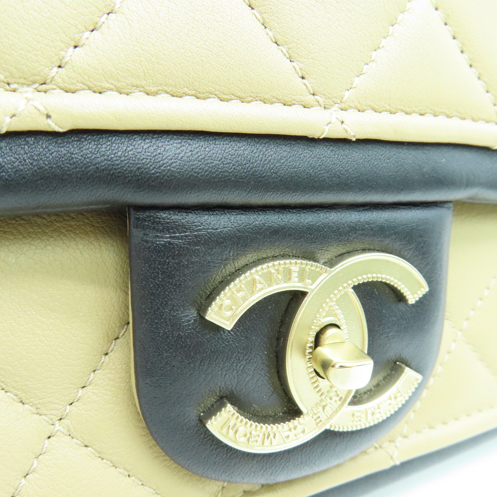 CHANEL 菱格牛皮皮革Chain Shoulder金扣链带肩背袋黑色/米色