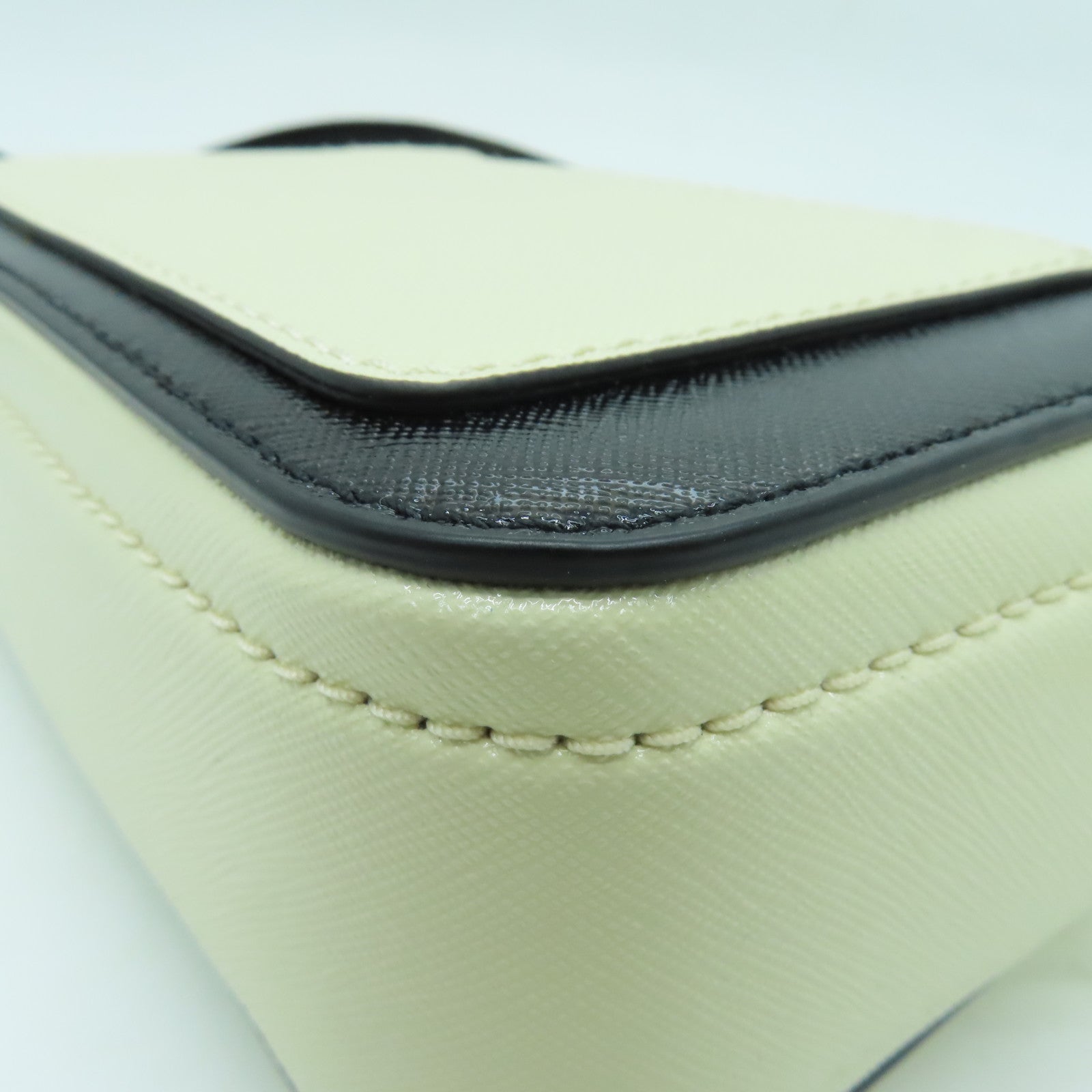 MARC JACOBS PVC Shoulder Bag金扣鏈帶肩背袋米白色/累色