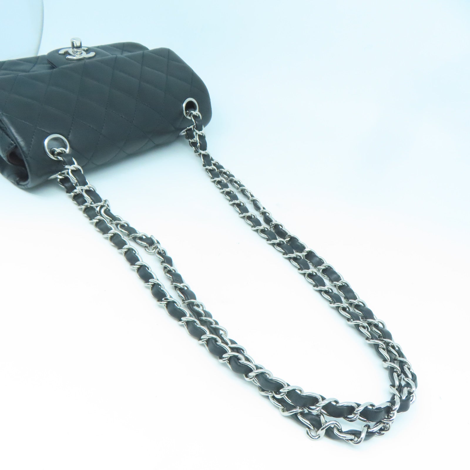 CHANEL 菱格皮革Mini Flap Bag銀扣鏈帶肩背袋黑色
