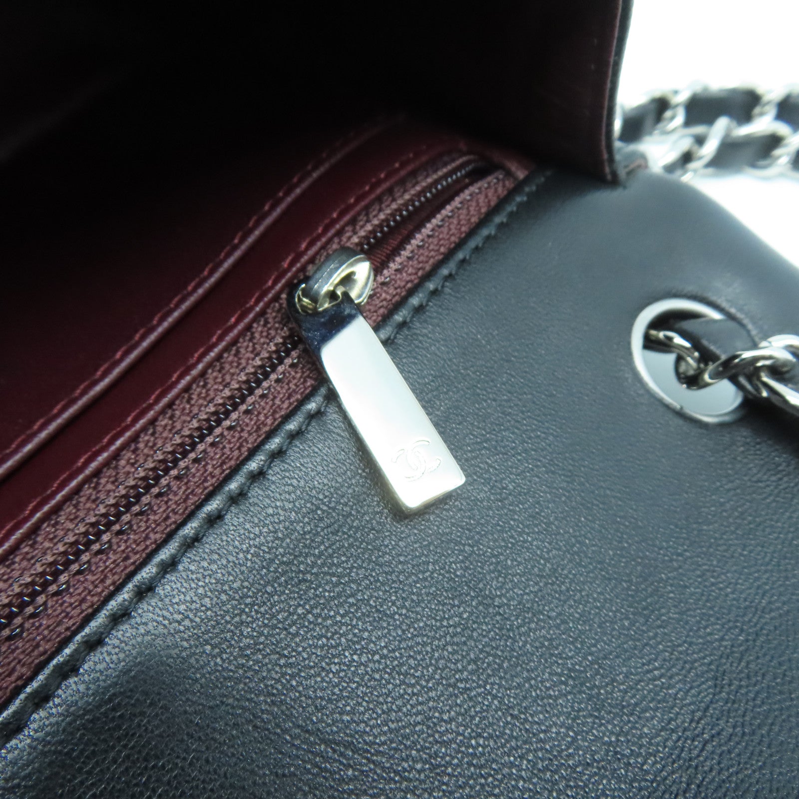 CHANEL 菱格皮革Mini Flap Bag銀扣鏈帶肩背袋黑色