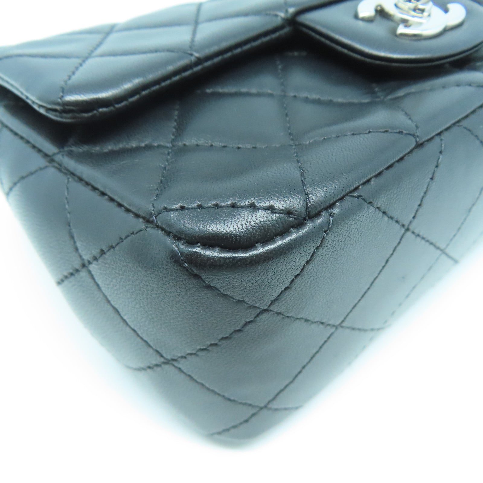 CHANEL 菱格皮革Mini Flap Bag銀扣鏈帶肩背袋黑色