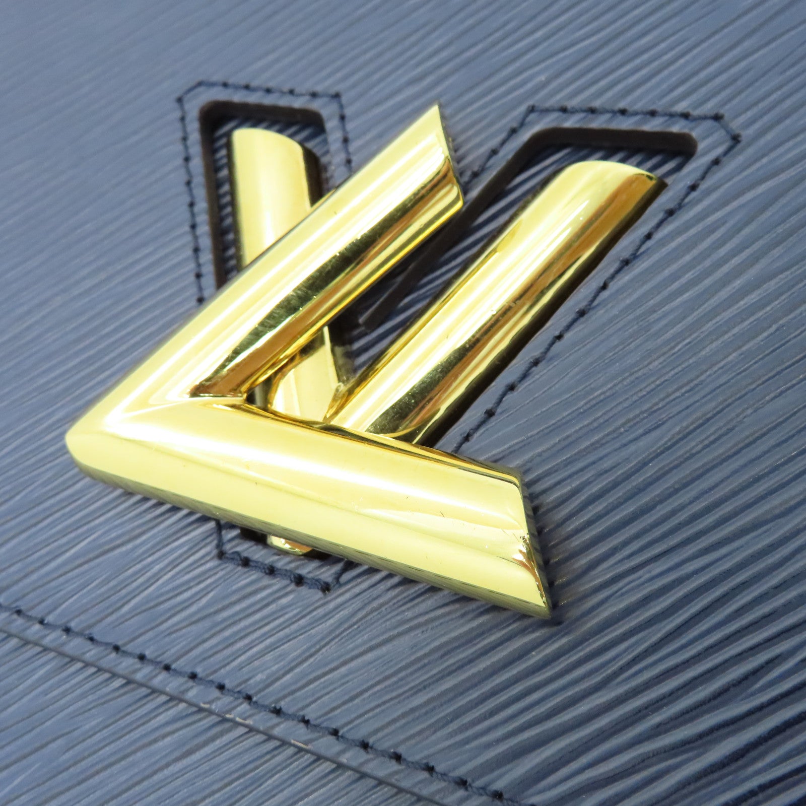 LOUIS VUITTON Epi Twist MM Gold Buckle Chain Shoulder Bag Blue