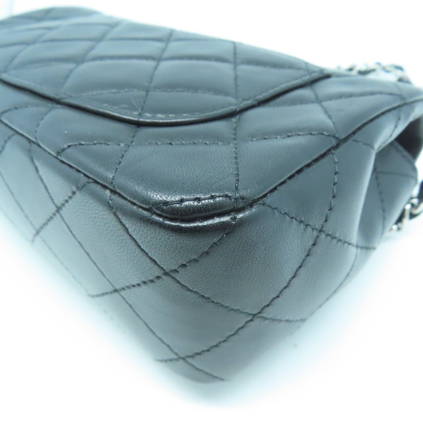 CHANEL 菱格皮革Mini Flap Bag銀扣鏈帶肩背袋黑色