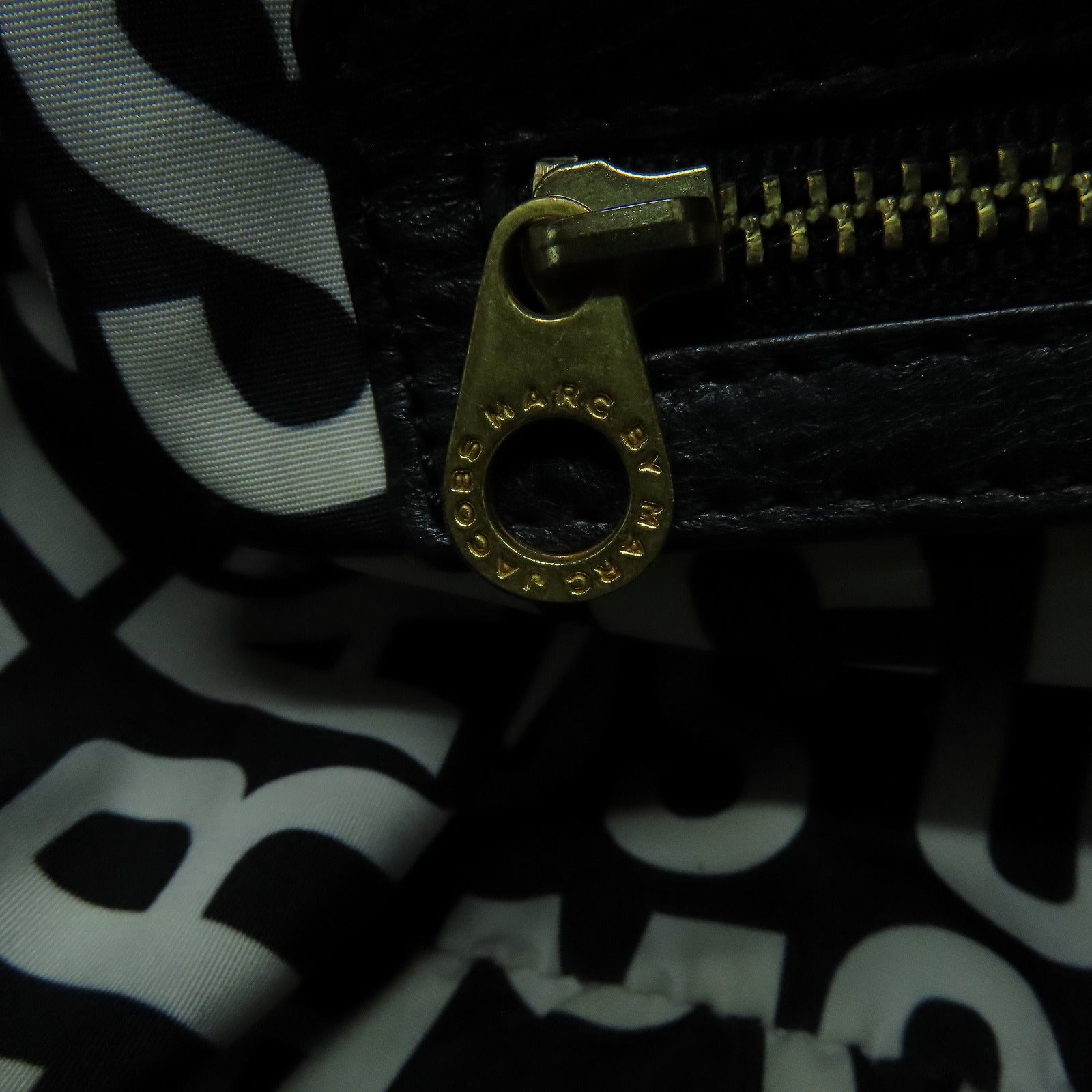 MARC JACOBS 牛皮皮革Shoulder Bag金扣肩背袋黑色