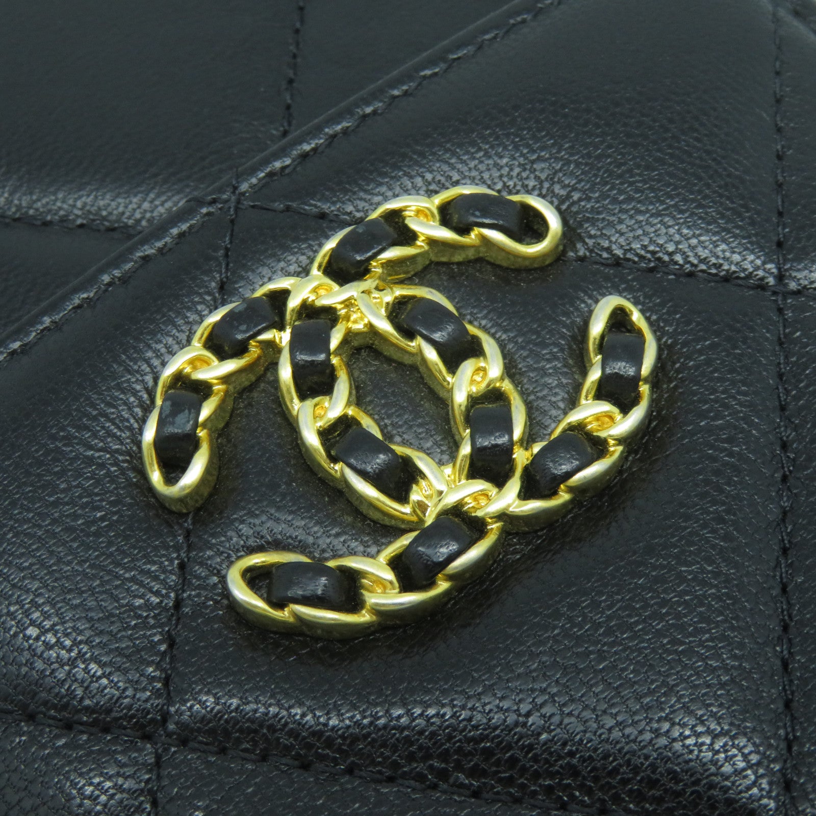 CHANEL 菱格牛皮皮革Pouch金扣手拿包黑色