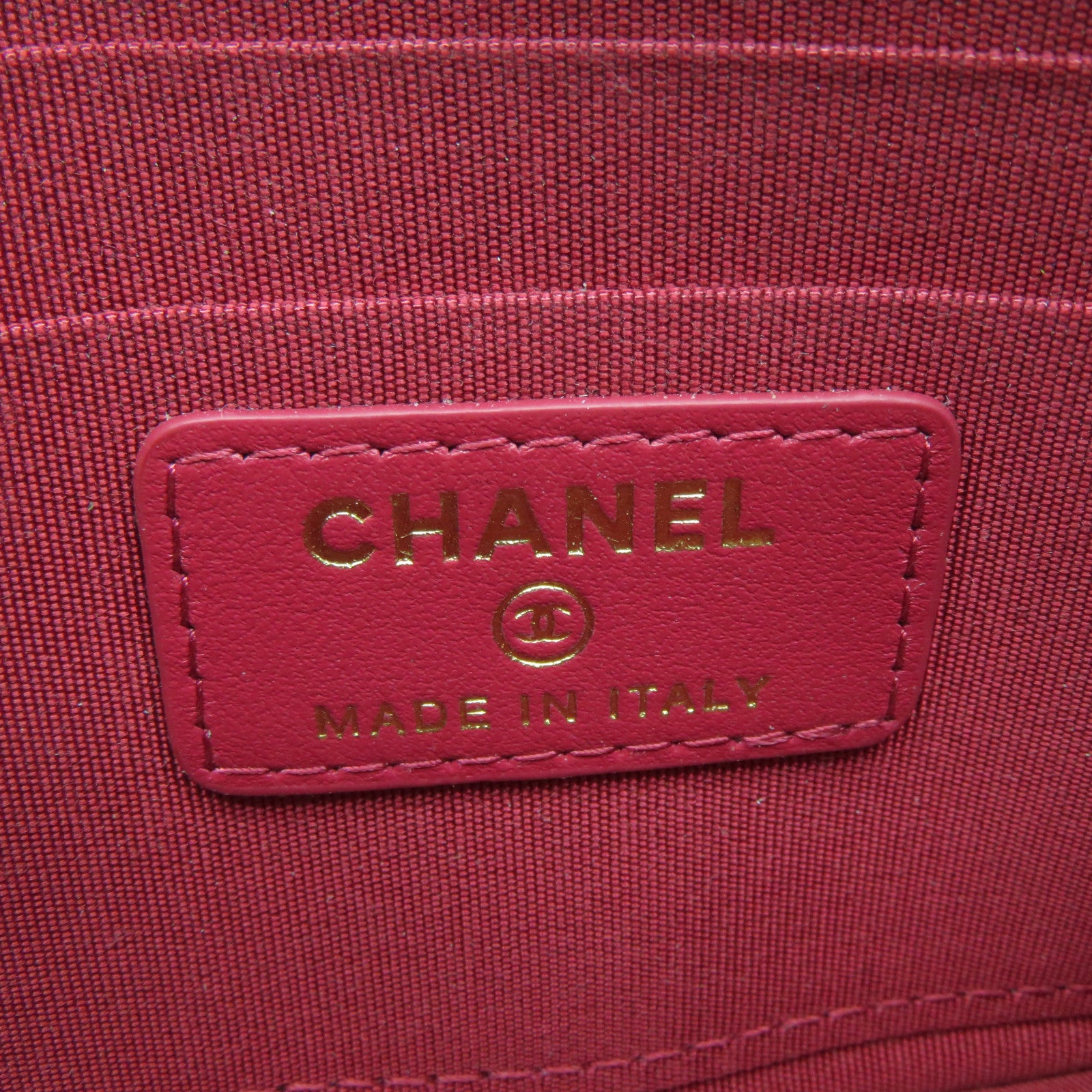 CHANEL 菱格牛皮皮革Pouch金扣手拿包黑色