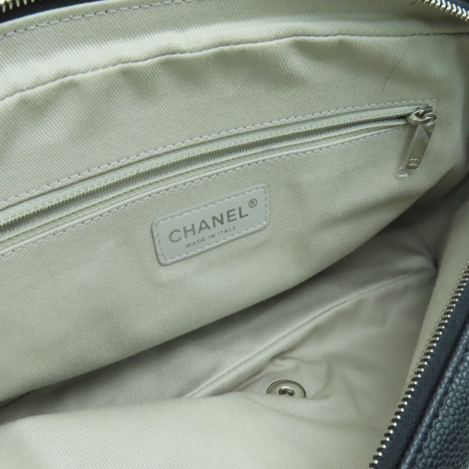 CHANEL 菱格Caviar皮革Chain Shoulder链带肩背袋银扣黑色