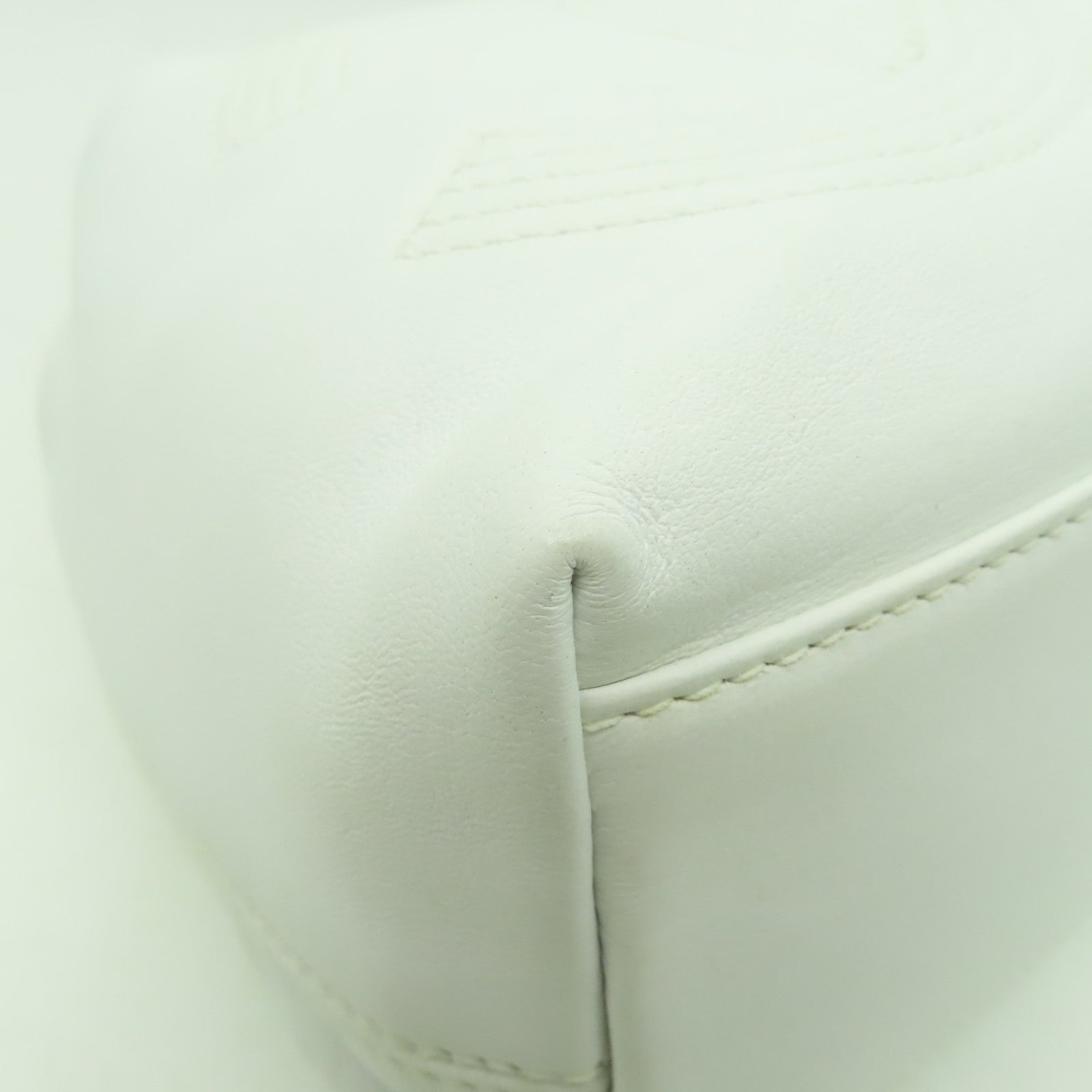 CHANEL 羊皮皮革Vintage Mini Bucket Backpack銀扣背包白色