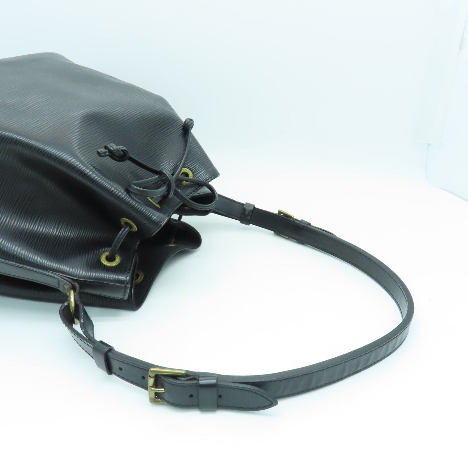 LOUIS VUITTON Epi Petit Noe金扣肩背袋黑色