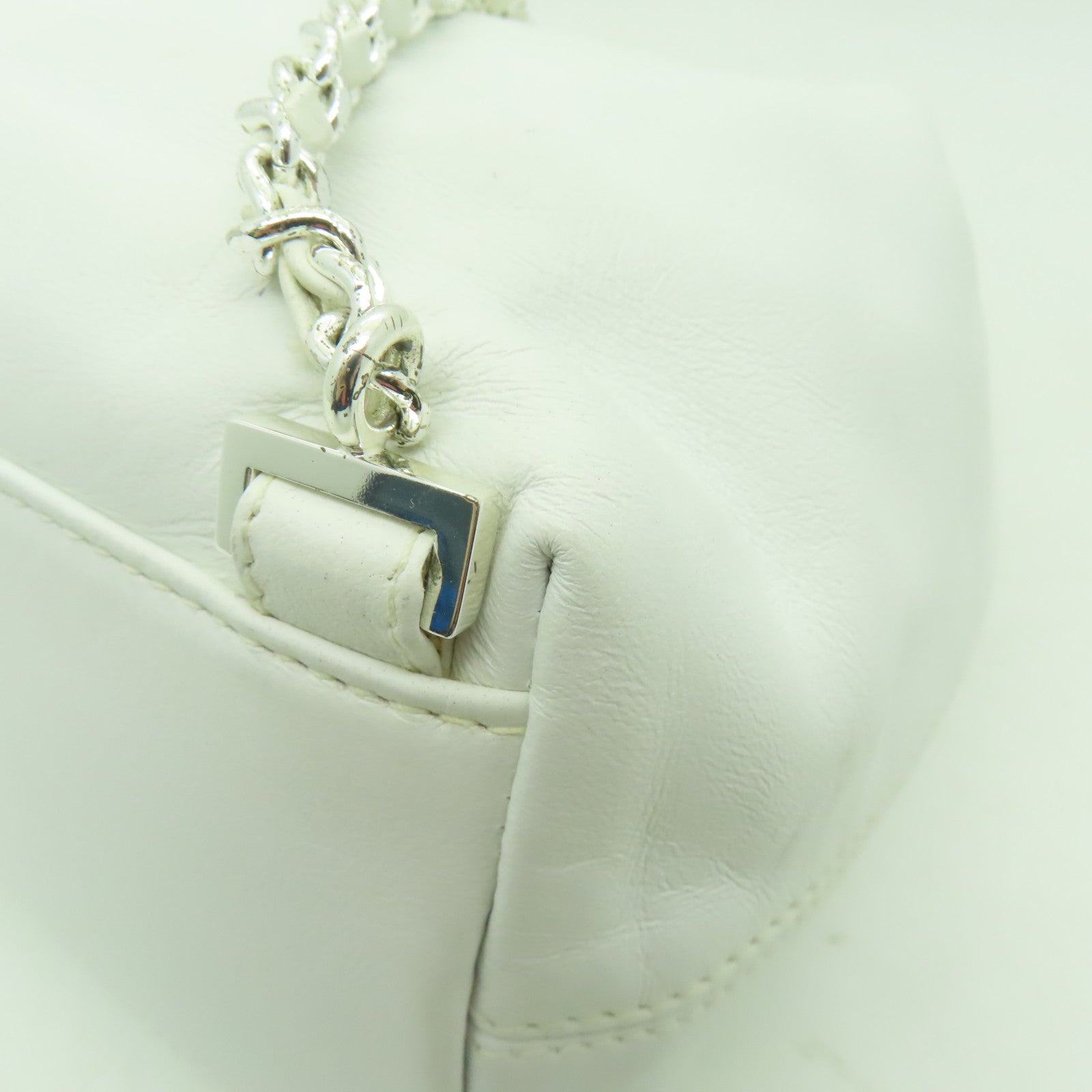 CHANEL 羊皮皮革Vintage Mini Bucket Backpack銀扣背包白色