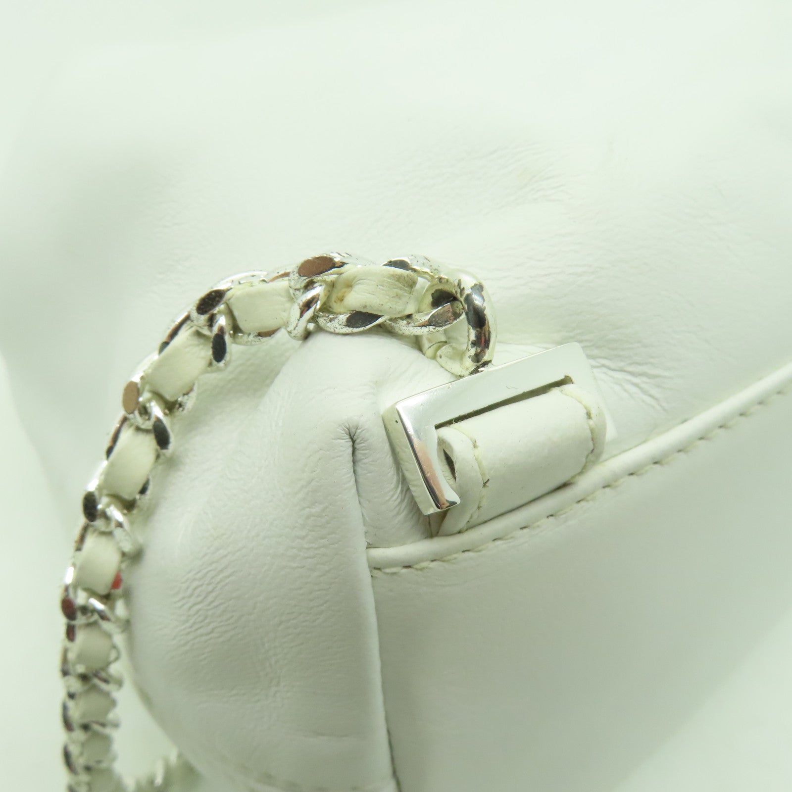 CHANEL 羊皮皮革Vintage Mini Bucket Backpack銀扣背包白色