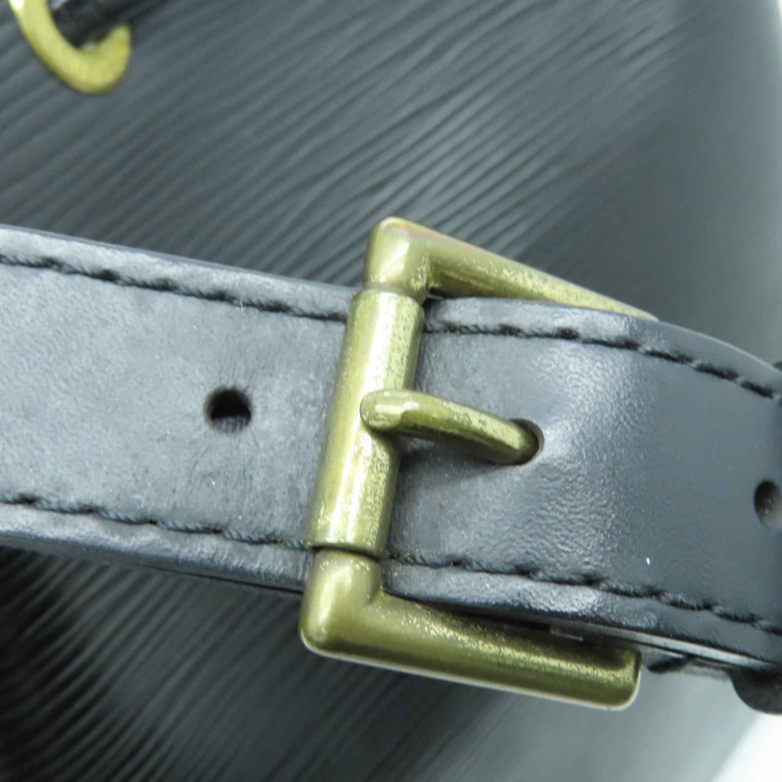 LOUIS VUITTON Epi Petit Noe金扣肩背袋黑色