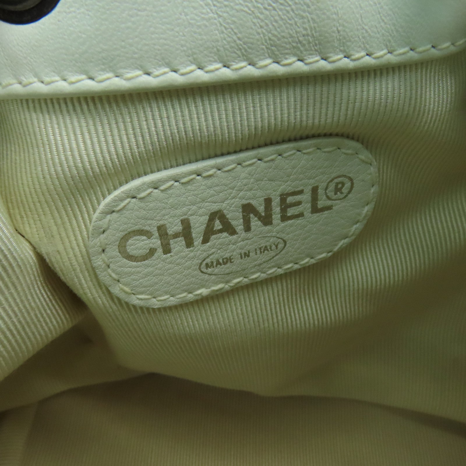 CHANEL 羊皮皮革Vintage Mini Bucket Backpack銀扣背包白色
