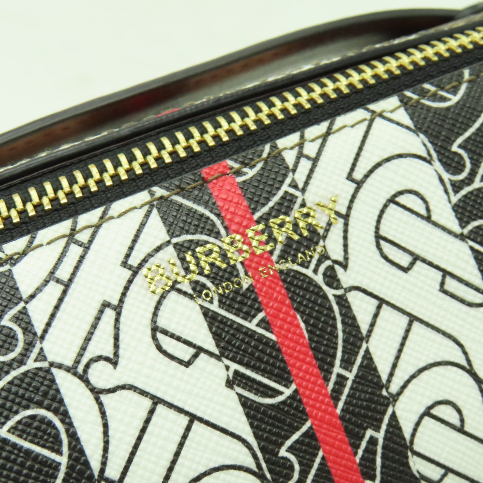 BURBERRY 塗層皮革Barrel Bag金扣肩背袋啡色