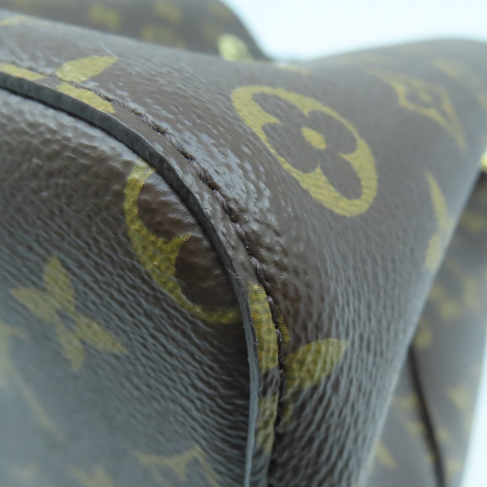LOUIS VUITTON Monogram Neo Noe金扣肩背袋啡色/黑色