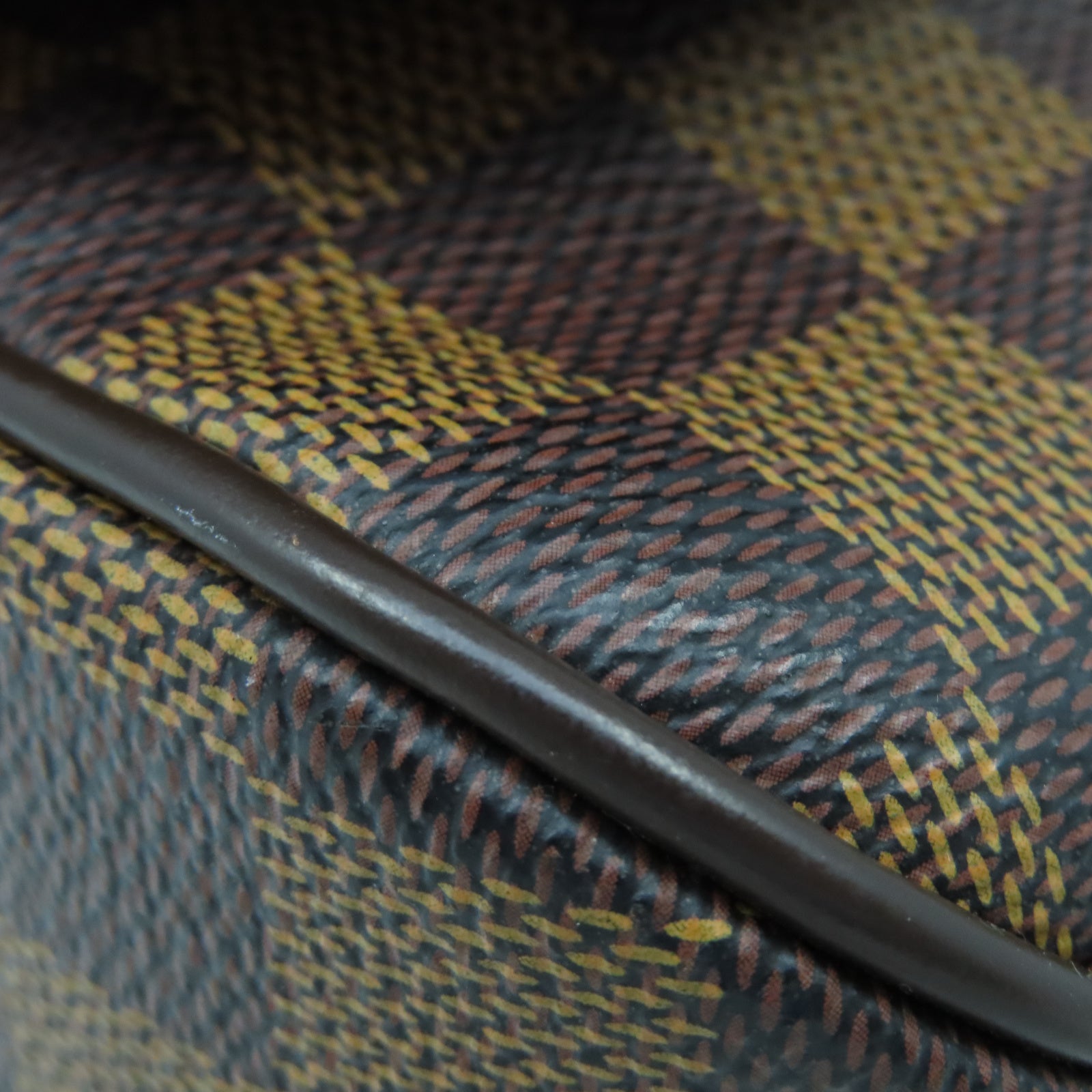 LOUIS VUITTON Damier District PM金扣肩背袋棕色