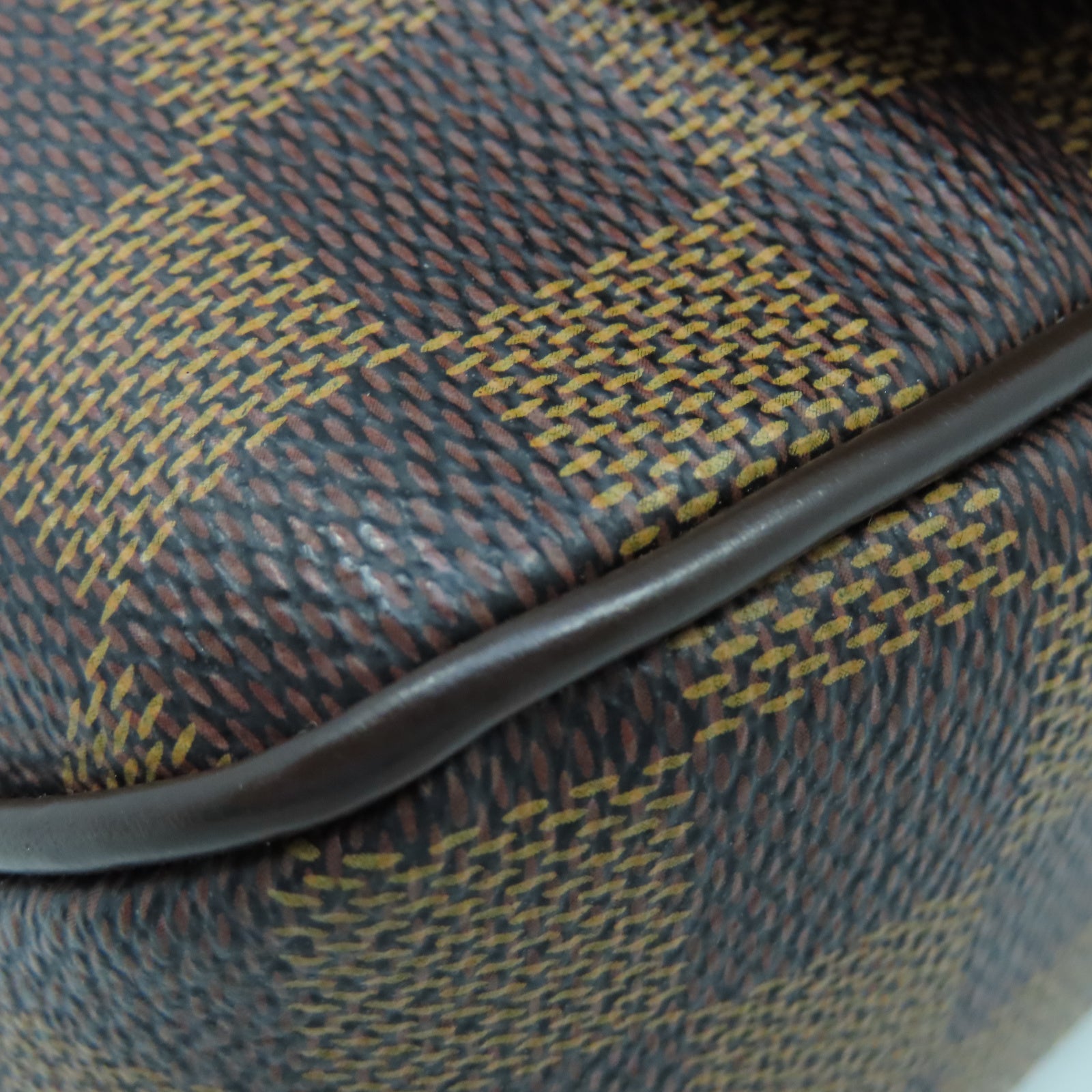 LOUIS VUITTON Damier District PM金扣肩背袋棕色