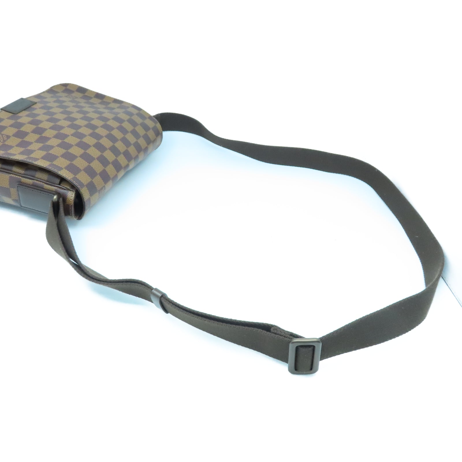 LOUIS VUITTON Damier District PM金扣肩背袋棕色