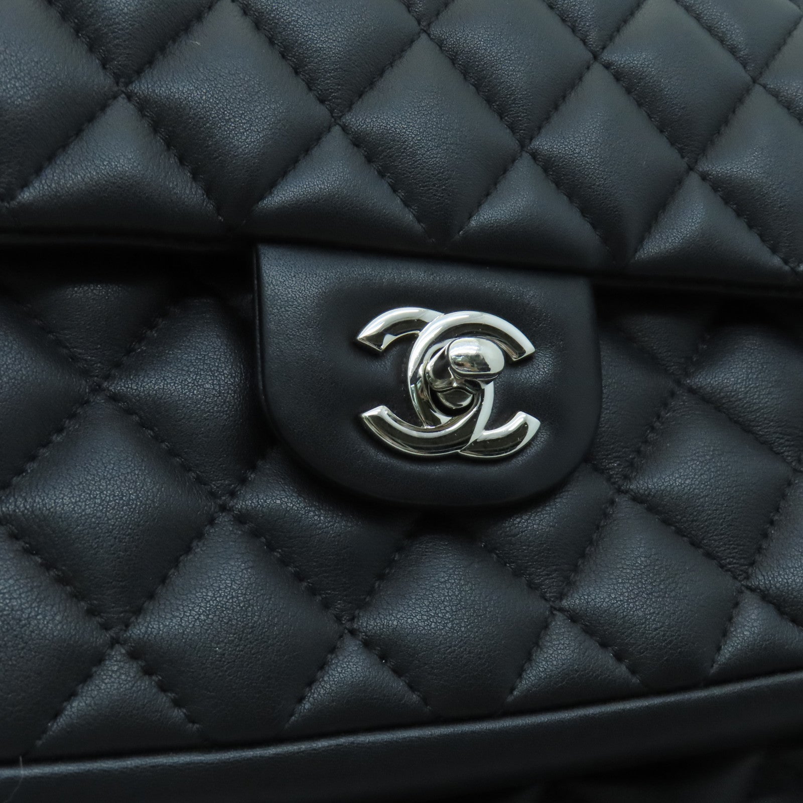 CHANEL 菱格羊皮皮革Totebag銀扣鏈帶肩背袋黑色