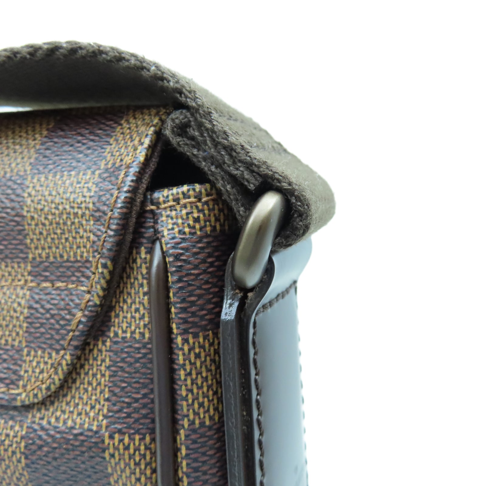 LOUIS VUITTON Damier District PM金扣肩背袋棕色