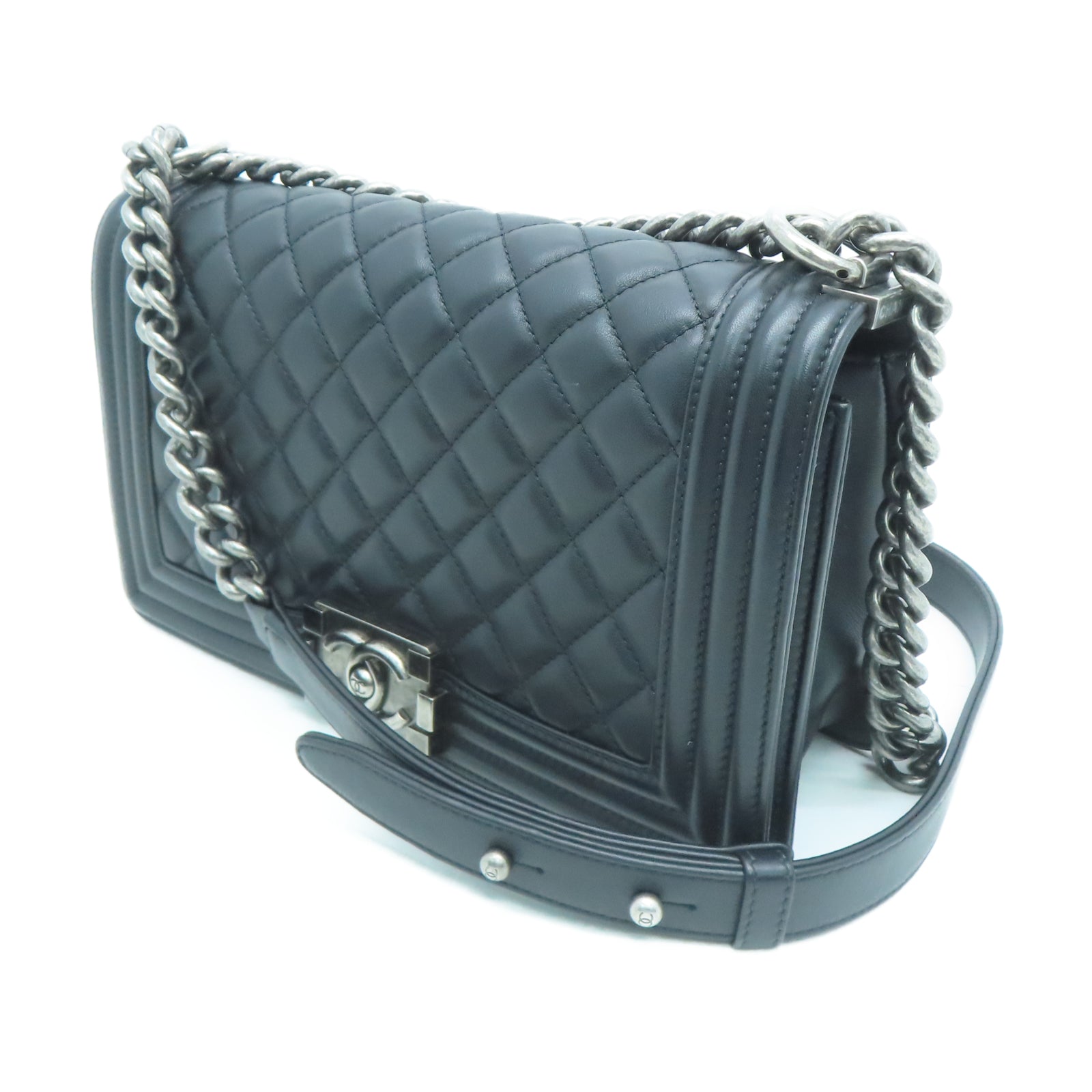 CHANEL Lingge cowhide leather Boy Shoulder Bag silver buckle chain shoulder bag black