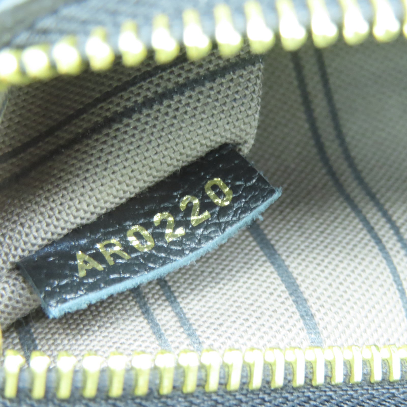 LOUIS VUITTON Monogram Empreinte Pochette Metis金扣手挽肩背兩用袋黑色