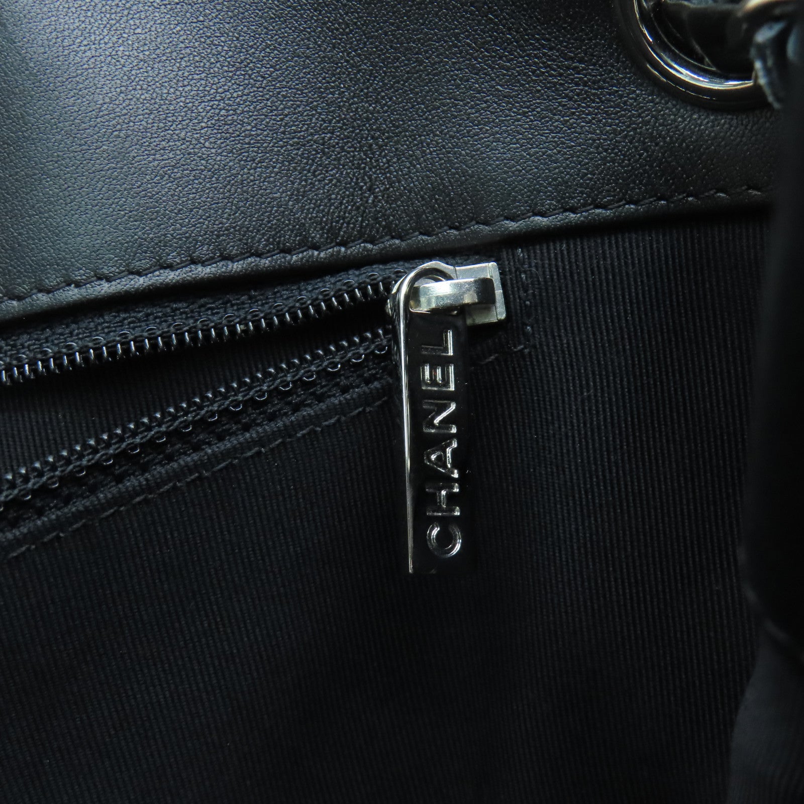 CHANEL 菱格羊皮皮革Totebag銀扣鏈帶肩背袋黑色