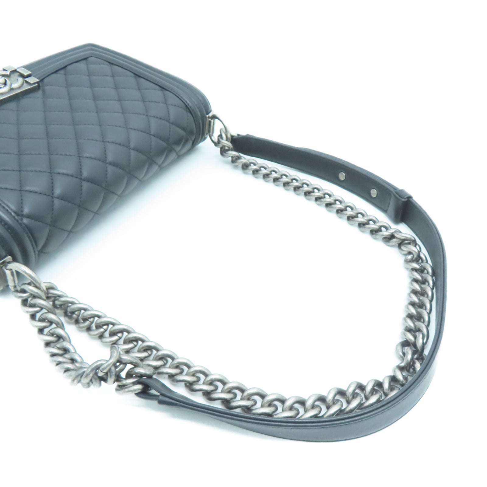 CHANEL Lingge cowhide leather Boy Shoulder Bag silver buckle chain shoulder bag black