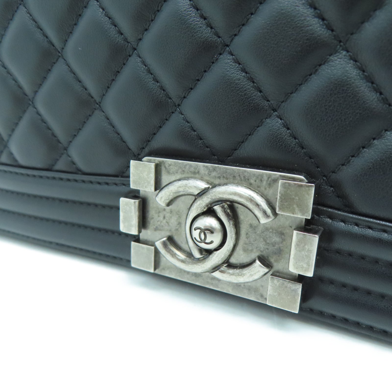 CHANEL Lingge cowhide leather Boy Shoulder Bag silver buckle chain shoulder bag black
