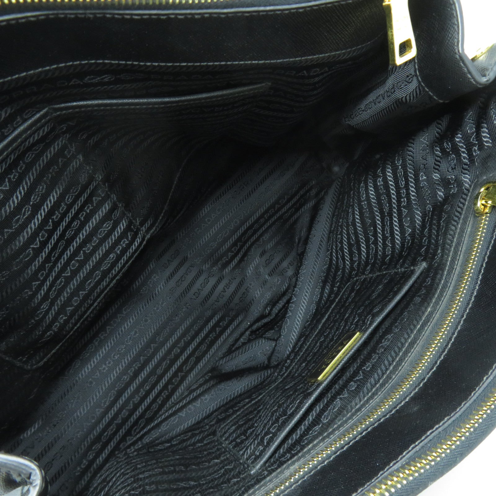 PRADA Saffiano皮革Handbag金扣手挽袋黑色