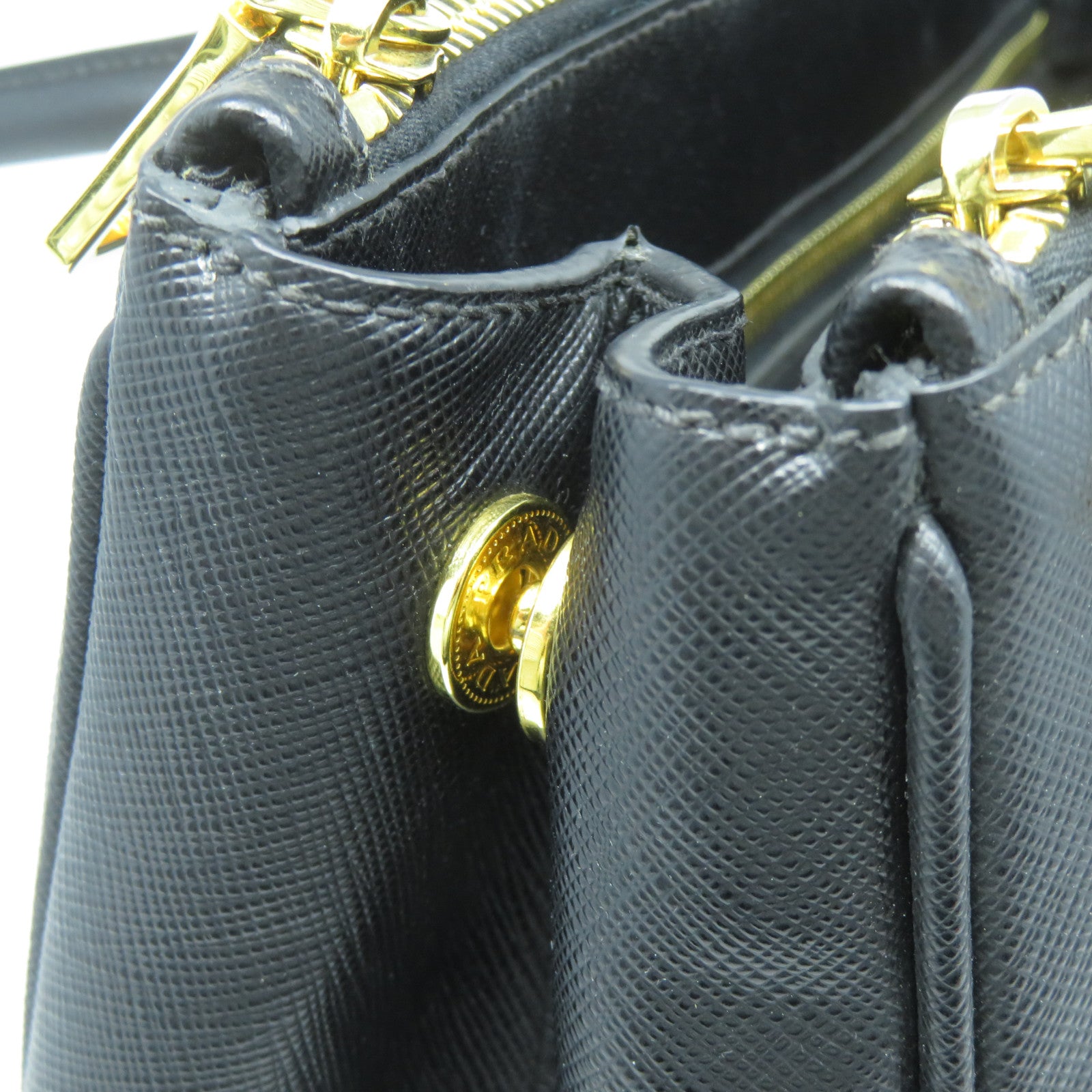 PRADA Saffiano皮革Handbag金扣手挽袋黑色