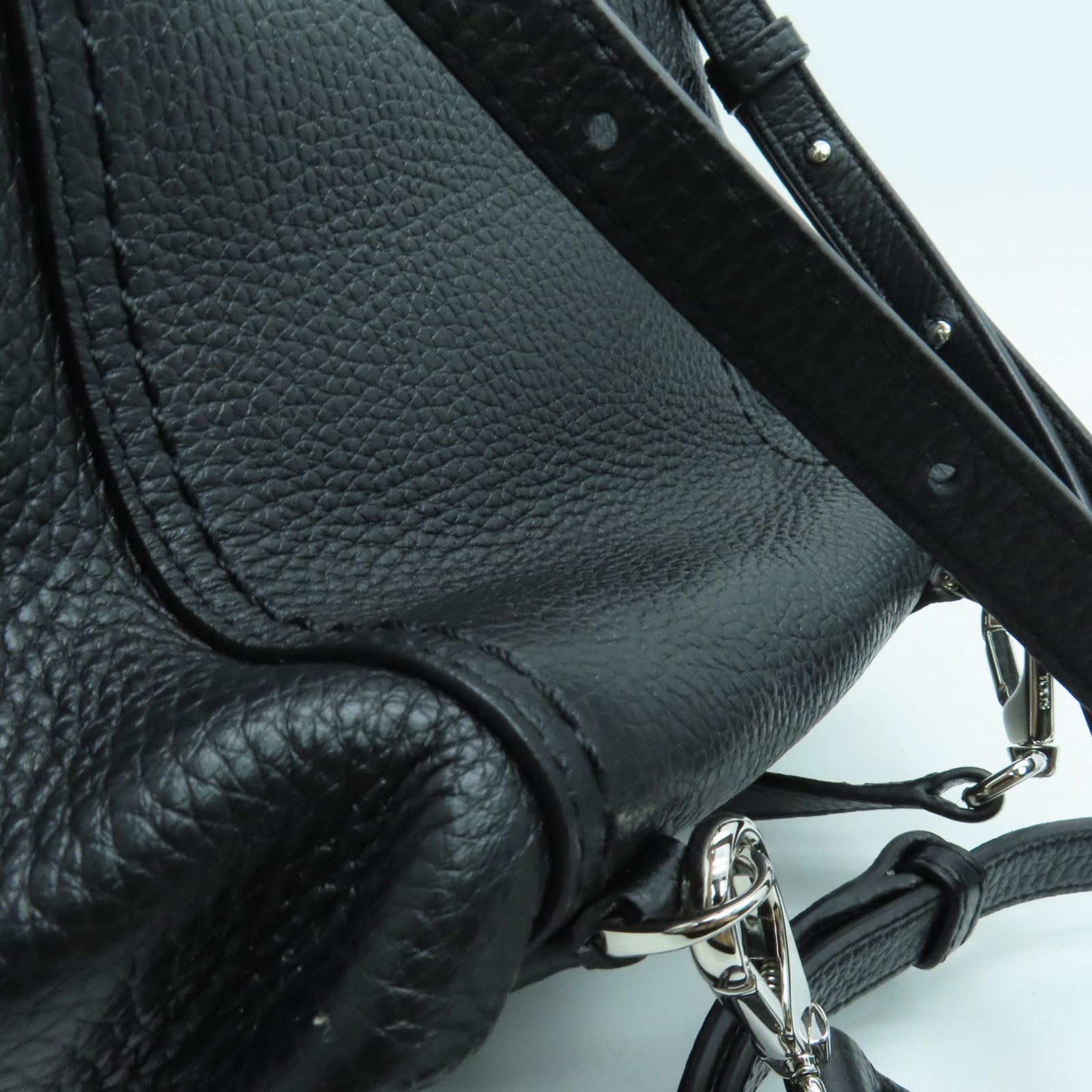 TOD’S 牛皮皮革Backpack銀扣背包黑色
